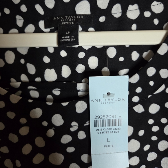 ANN TAYLOR Cap Sleeve Polka Dot Top  Women’s Size Large Petite NWT - Picture 2 of 4